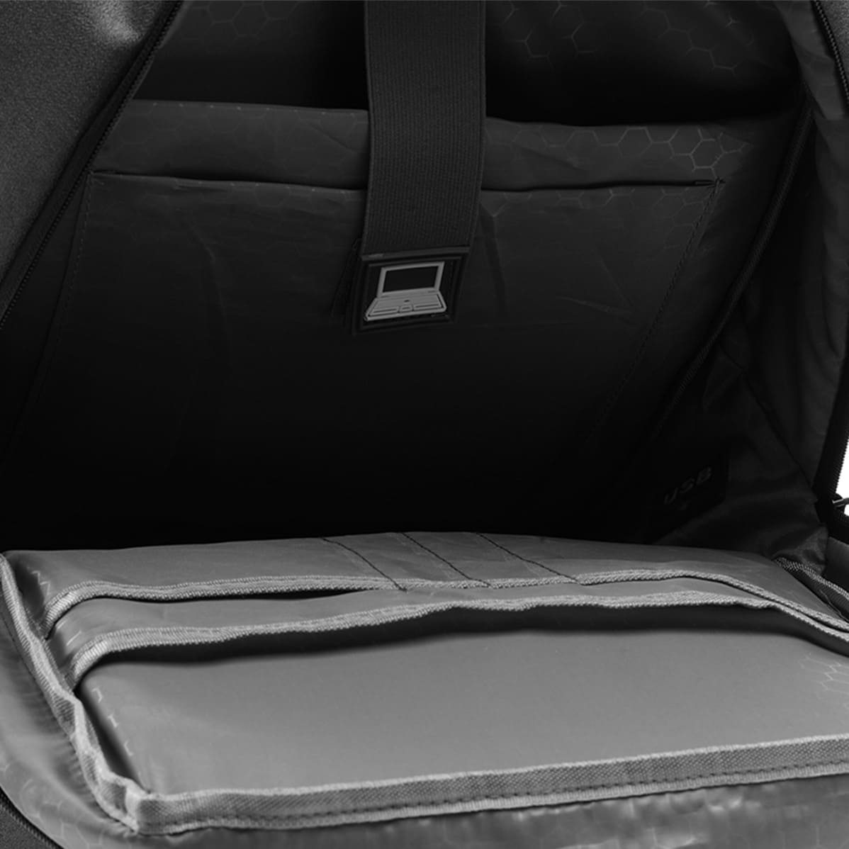 Porta notebook impermeable anti robo USB interior