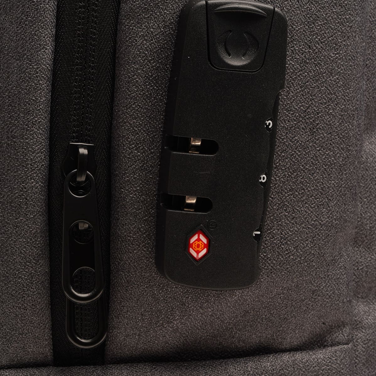 Porta notebook impermeable anti robo USB seguro